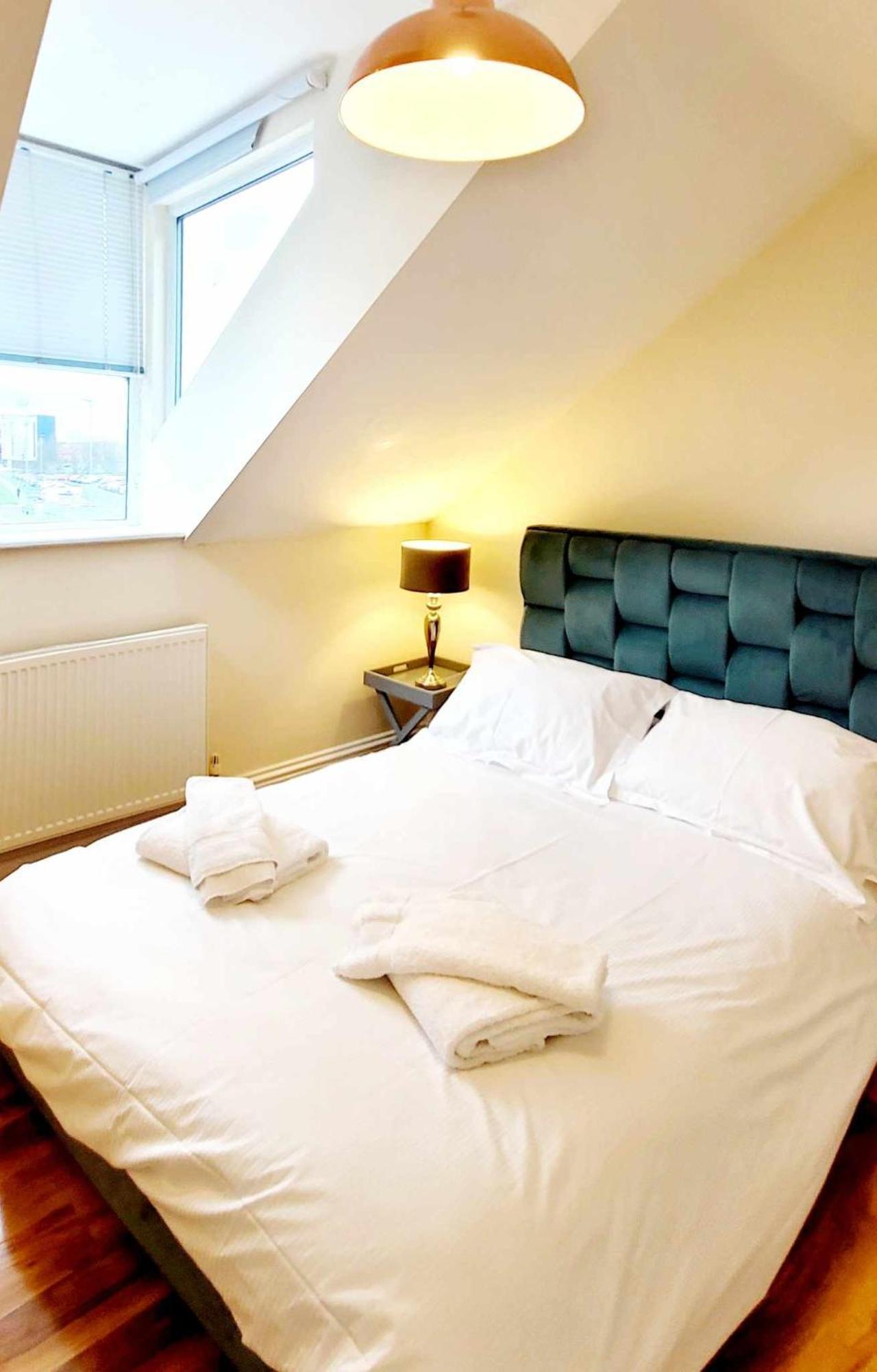 Apartment 5 - Two Bedroom Luxury Apartment Close To Town, Mainline Rail & Theatre Stylish And Comfortable 달링턴 외부 사진