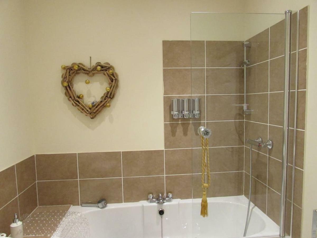 Apartment 5 - Two Bedroom Luxury Apartment Close To Town, Mainline Rail & Theatre Stylish And Comfortable 달링턴 외부 사진