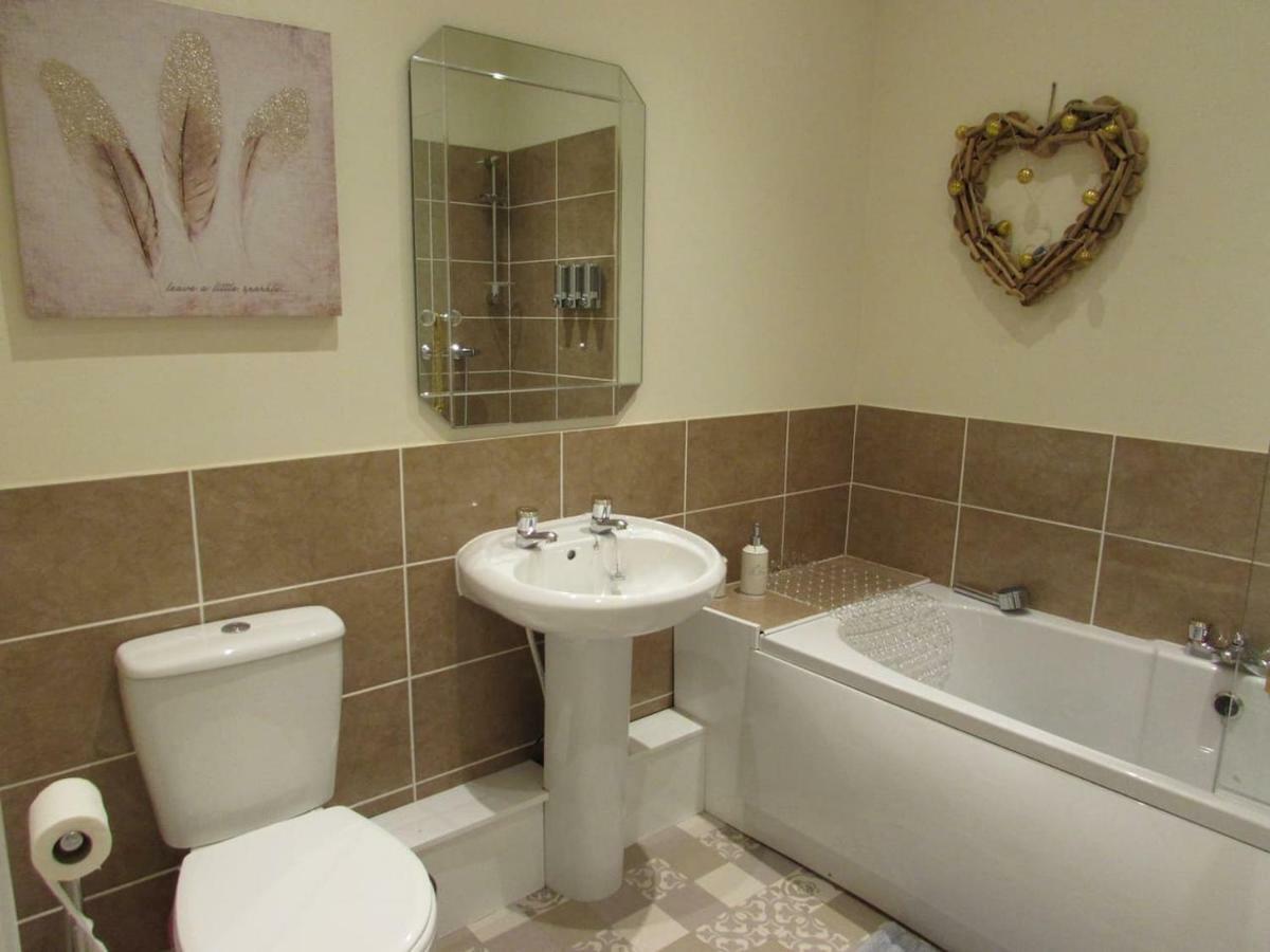 Apartment 5 - Two Bedroom Luxury Apartment Close To Town, Mainline Rail & Theatre Stylish And Comfortable 달링턴 외부 사진